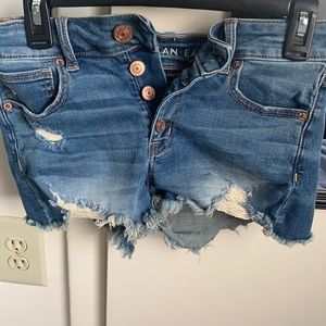 Denim shorts (women's)